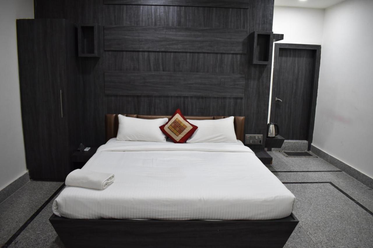 Hotel Sapphire Tinsukia Ngoại thất bức ảnh