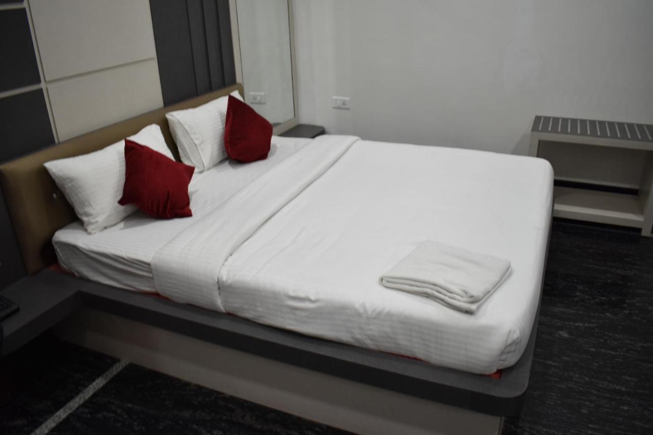 Hotel Sapphire Tinsukia Ngoại thất bức ảnh