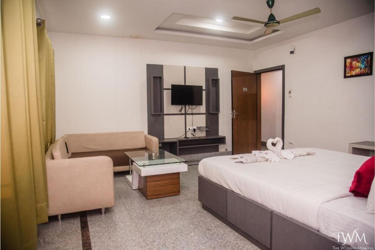 Hotel Sapphire Tinsukia Ngoại thất bức ảnh